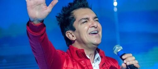 Regis Danese faz live. (Arquivo Blasting News)