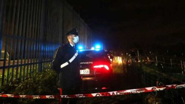 In un campo a Sollicciano, periferia di Firenze, ritrovate due valigie con resti umani.