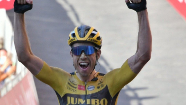 Wout van Aert vittorioso alla Strade Bianche.