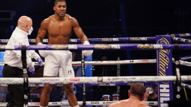 Anthony Joshua si conferma campione del mondo dei pesi massimi.