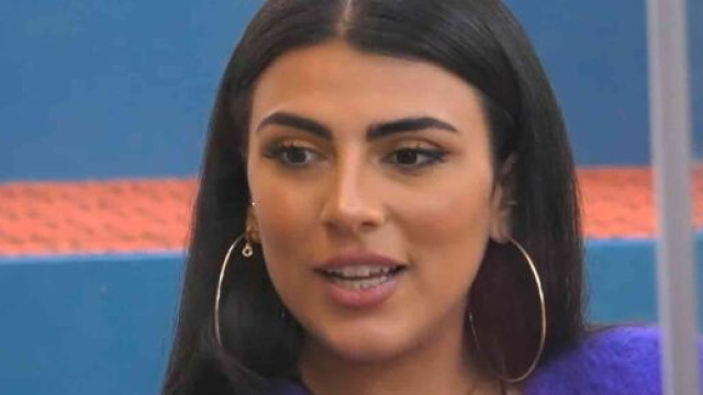GF Vip, Giulia: 'Mi segue un milione di persone, ma solo i miei mi stanno vicino'.