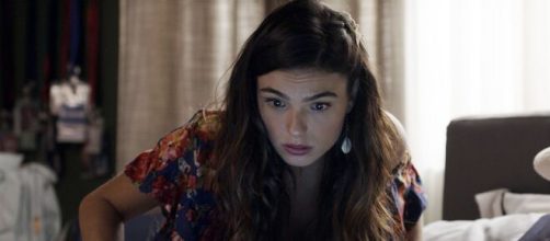 Ritinha teme resultado em exame de DNA em "A For&ccedil;a do Querer". (Reprodu&ccedil;&atilde;o/Rede Globo)