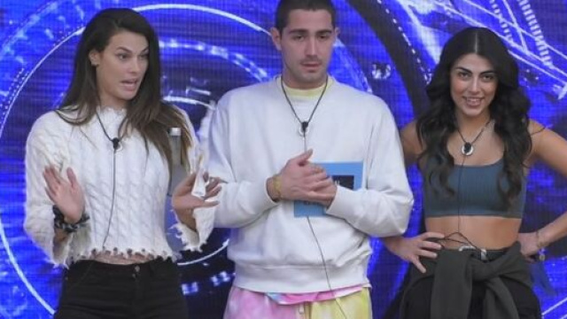 Grande Fratello, Dayane reagisce male ad un gioco della Salemi: 'Ti mando in nomination'.