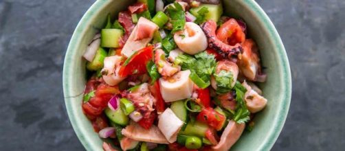 Manter uma alimenta&ccedil;&atilde;o saud&aacute;vel durante as f&eacute;rias n&atilde;o &eacute; tarefa f&aacute;cil. (Arquivo Blasting News)