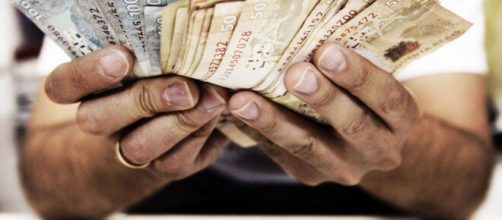 Os capricornianos amam dinheiro e odeiam gast&aacute;-lo. (Arquivo Blasting News)