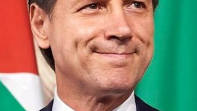 5 meme divertenti sul presidente del Consiglio Giuseppe Conte.