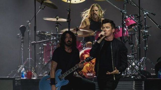 I Foo Fighters e il nuovo album 'Medicine at Midnight'.
