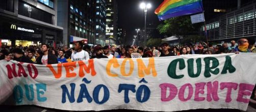 Multid&atilde;o protesta em S&atilde;o Paulo contra a 'cura gay'. (Arquivo Blasting News)