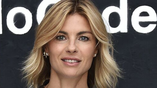 Il taglio capelli corti e accessori: le scalature, i fiocchi e i cerchietti per l'inverno 2021 e per Natale.