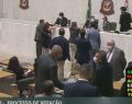 Cidadania afasta Fernando Cury por ter sido flagrado passando a mão na deputada Isa Penna