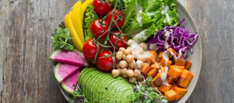 Dicas para parar de comer carne aos poucos e de forma saudável