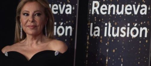 Ana Obreg&oacute;n en su primer acto p&uacute;blico