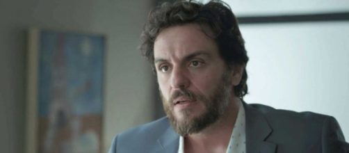 Caio chateado em "A For&ccedil;a do Querer". (Reprodu&ccedil;&atilde;o/Rede Globo)