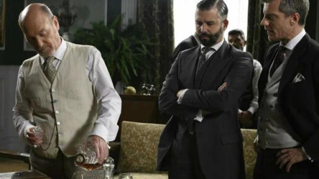 Una Vita, spoiler al 2 gennaio: Felipe chiede un aiuto economico a Ramon e Genoveva.