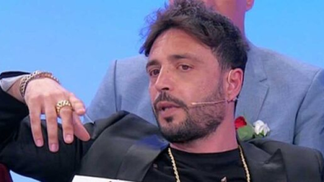 Uomini e Donne: Armando Incarnato sfiora i 250 Km/h in autostrada.
