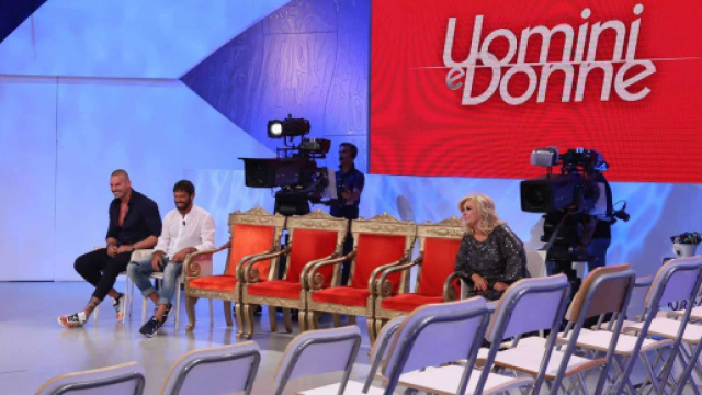 Uomini e Donne in onda anche il 21 e il 22 dicembre: pausa di Natale fino all'11 gennaio.