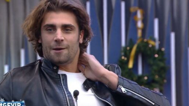 GF Vip, Mario Ermito avrebbe corteggiato Sonia in passato: 'Viviamoci il presente'.