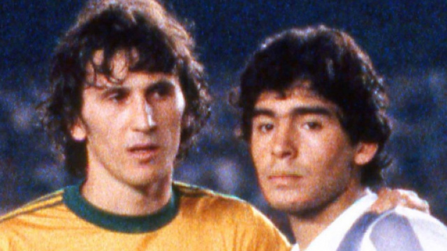Zico e Maradona avversari in Brasile-Argentina di Copa America nell'agosto del 1979.