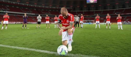 O camisa dez atuou pelo Colorado em 517 partidas, vencendo 13 t&iacute;tulos. (Arquivo Blasting News)