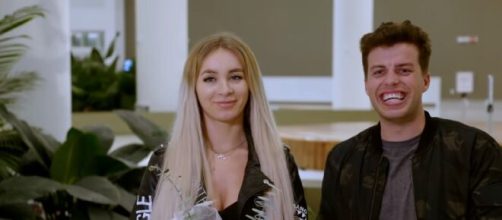 '90 Day Fianc&eacute;': Fans Cringe over a 19-year-old Yara's old dating video. [Image Source: TLC/ YouTube]