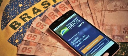 Governo Federal cobra 1,2 milh&atilde;o a devolver aux&iacute;lio emergencial. (Arquivo Blasting News)
