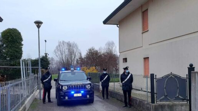 Tragedia in provincia di Padova: un padre ha ucciso i figli di 13 e 15 anni e si &egrave; tolto la vita.