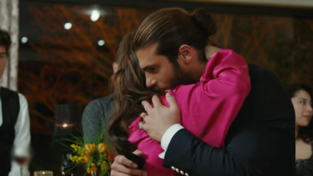 DayDreamer, spoiler Turchia: Can fa la proposta di nozze a Sanem davanti a Huma e Polen.