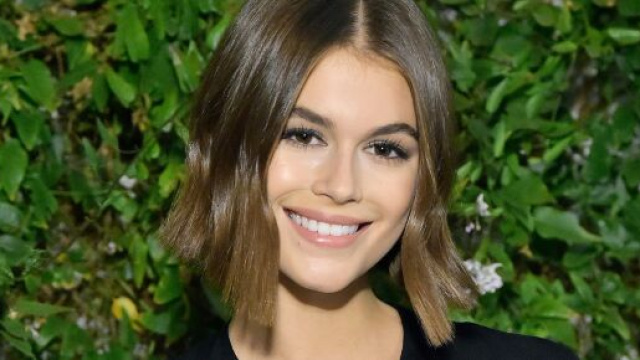 Tagli capelli corti e accessori: il pixie, il bob e i cerchietti per l'inverno e le feste.