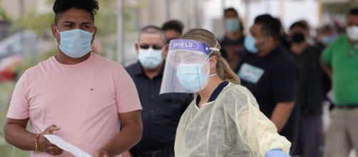 El director ejecutivo de BioNtech sostiene que la vacuna se puede redise&ntilde;ar en seis semanas.