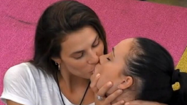 Grande Fratello Vip 5, Dayane critica Rosalinda: 'Ride e scherza con tutti'.