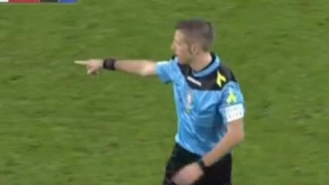 Nella foto l'arbitro Massa, che ha arbitrato Inter-Napoli.
