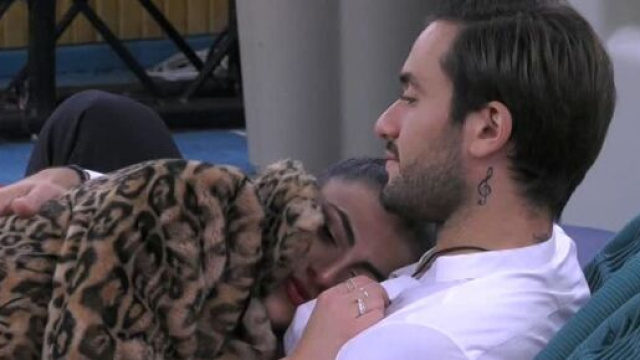 Giulia Salemi tra le braccia di Pierpaolo Pretelli al GF Vip.