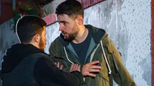 Un posto al sole, Leonardo (Erik Tonelli) sembra essere in pericolo.