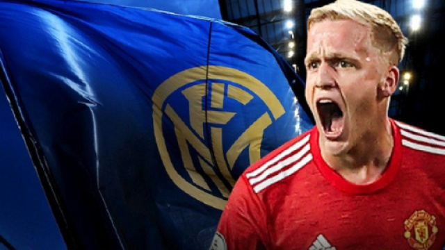 L'Inter penserebbe a Donny Van De Beek.