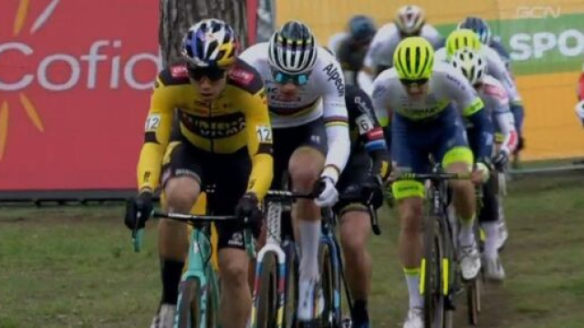 Van Aert e Van der Poel sul circuito di Heusden Zolder.
