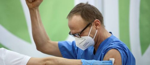 UE inicia campanha de vacina&ccedil;&atilde;o enquanto muta&ccedil;&atilde;o do coronav&iacute;rus se espalha. (Arquivo Blasting News)