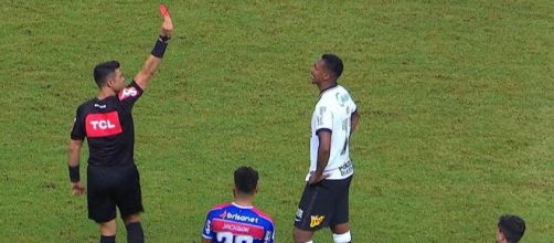 J&ocirc; foi o s&eacute;timo jogador do Corinthians a ser expulso nesse Campeonato Brasileiro. (Arquivo Blasting News)