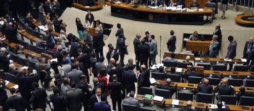 Na C&acirc;mara, deputados aprovam projeto sobre compra da vacina contra o coronav&iacute;rus. (Arquivo Blasting News)