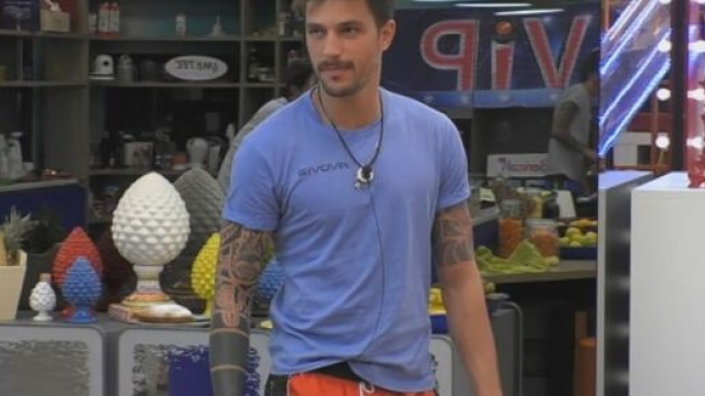 Grande Fratello Vip, Elisabetta: 'Adua e Dayane stanno sempre in bagno a parlare'.