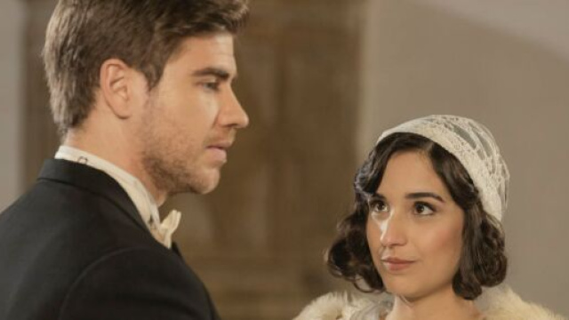 Il Segreto, spoiler spagnoli: Adolfo esita prima di rispondere s&igrave; a Rosa sull'altare.