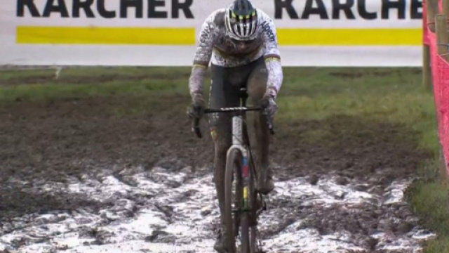Mathieu Van der Poel al comando nell'Ethias cross di Bredene