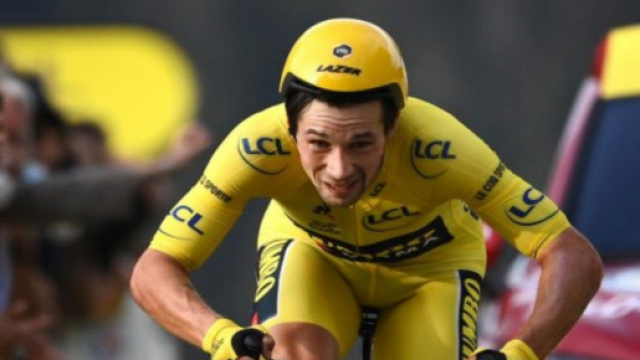 Primoz Roglic impegnato nella tappa di Planche des Belles Filles.