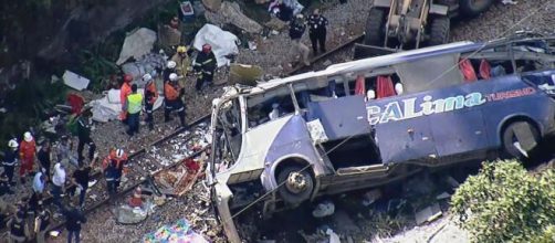 &Ocirc;nibus caiu de uma altura de 15 metros. (Arquivo Blasting News)