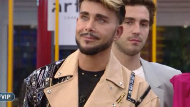GF Vip, Giacomo Urtis da ospite a inquilino: il chirurgo avrebbe una cotta per Zorzi.