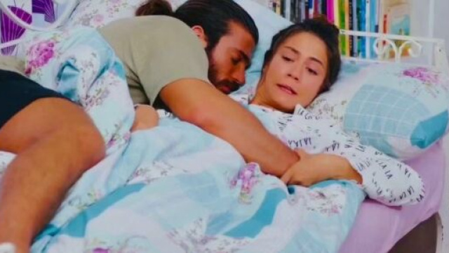 DayDreamer, trama 13 dicembre: Can e Sanem dormono insieme abbracciati.