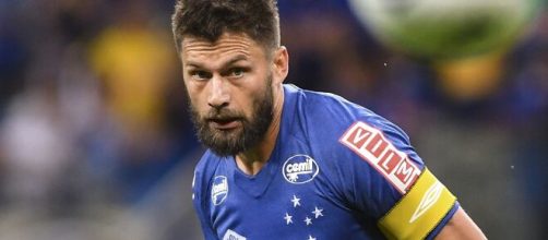 Rafael S&oacute;bis fez um belo gol do meio-campo contra o Brasil de Pelotas pela S&eacute;rie B. (Arquivo Blasting News)