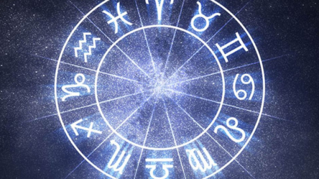 Oroscopo del weekend, dall'11 al 13 dicembre: passione per Pesci e Scorpione.