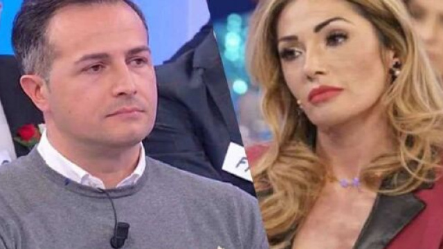 U&D, registrazione 5 dicembre: Platano spedisce in studio una scatola contenente un anello