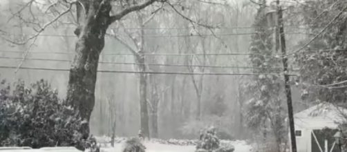 Nor&rsquo;easter hits New England leaving 200,000 without power. [&copy;NBC News YouTube video]