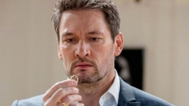 Tempesta d'amore, spoiler al 20 dicembre: Ariane organizzer&agrave; la festa di fidanzamento.